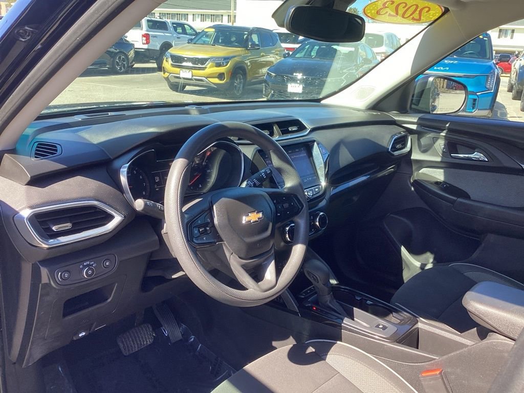 Used 2023 Chevrolet TrailBlazer LT w/ Convenience Package FWD image 12