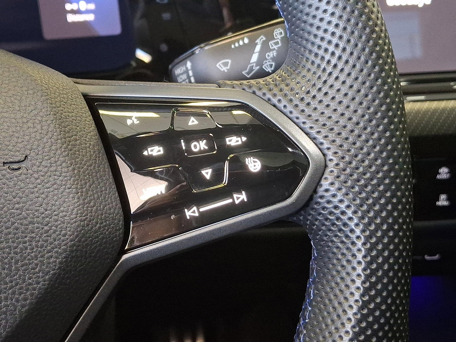 Used 2022 Volkswagen Golf R image 18
