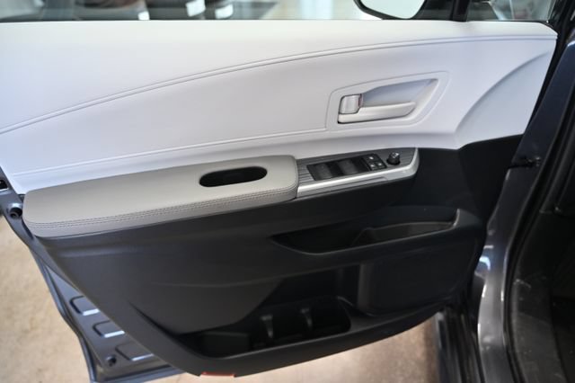 Used 2025 Toyota Sienna LE AWD/4WD image 25