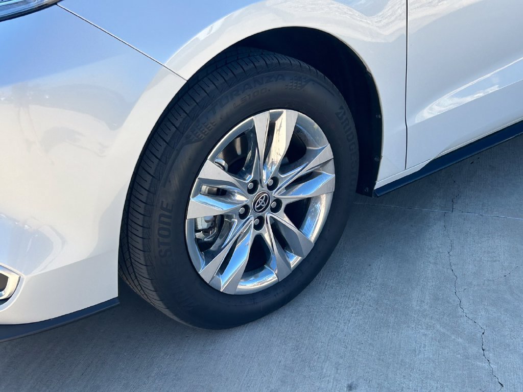Used 2026 Toyota Sienna Limited AWD/4WD image 9