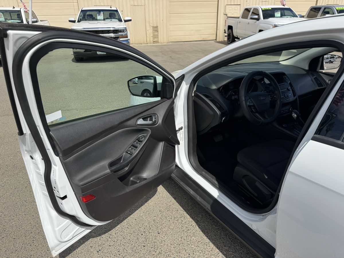 Used 2017 Ford Focus SE FWD image 20
