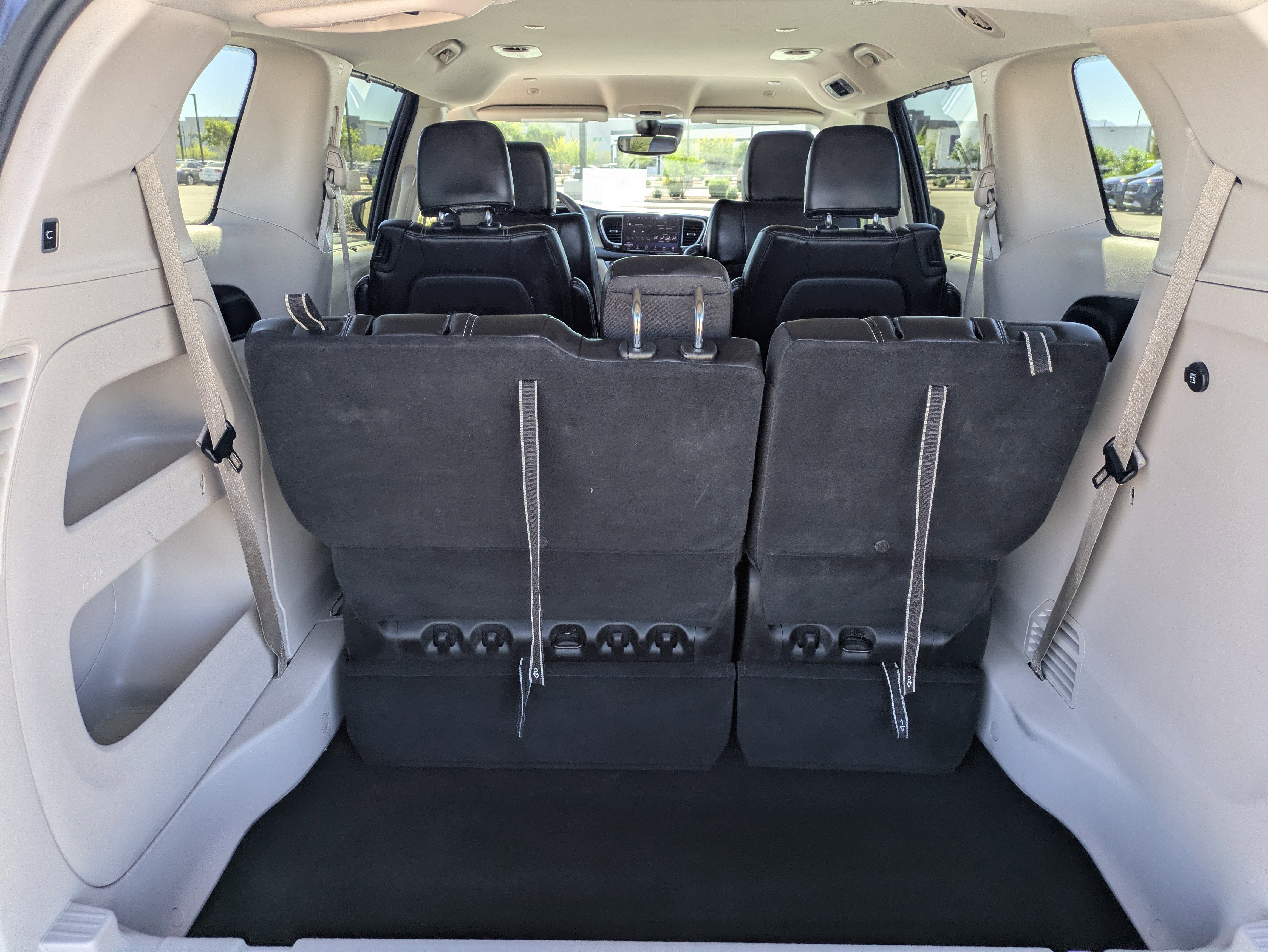 Used 2023 Chrysler Pacifica Touring-L FWD image 10