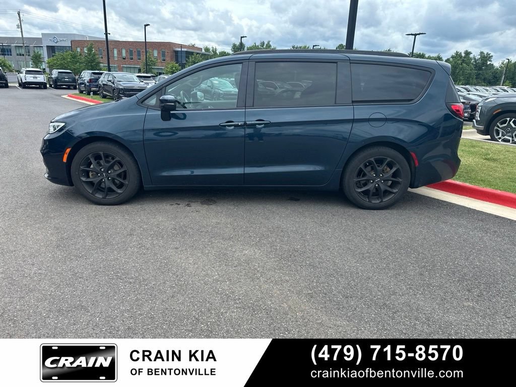 Used 2021 Chrysler Pacifica Touring w/ S Appearance Package FWD image 4