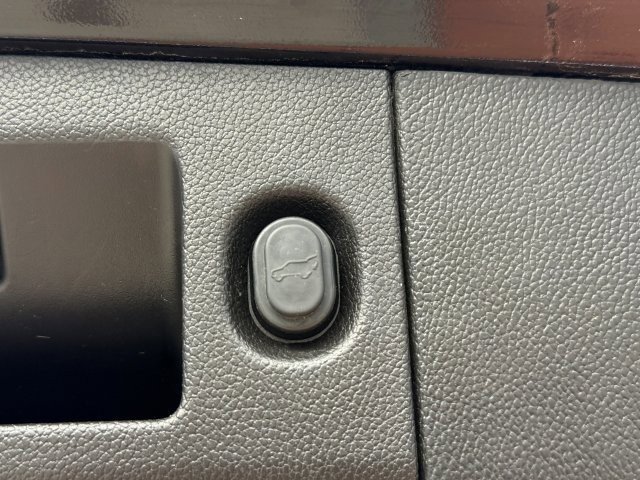 Used 2017 GMC Yukon Denali w/ Open Road Package image 23