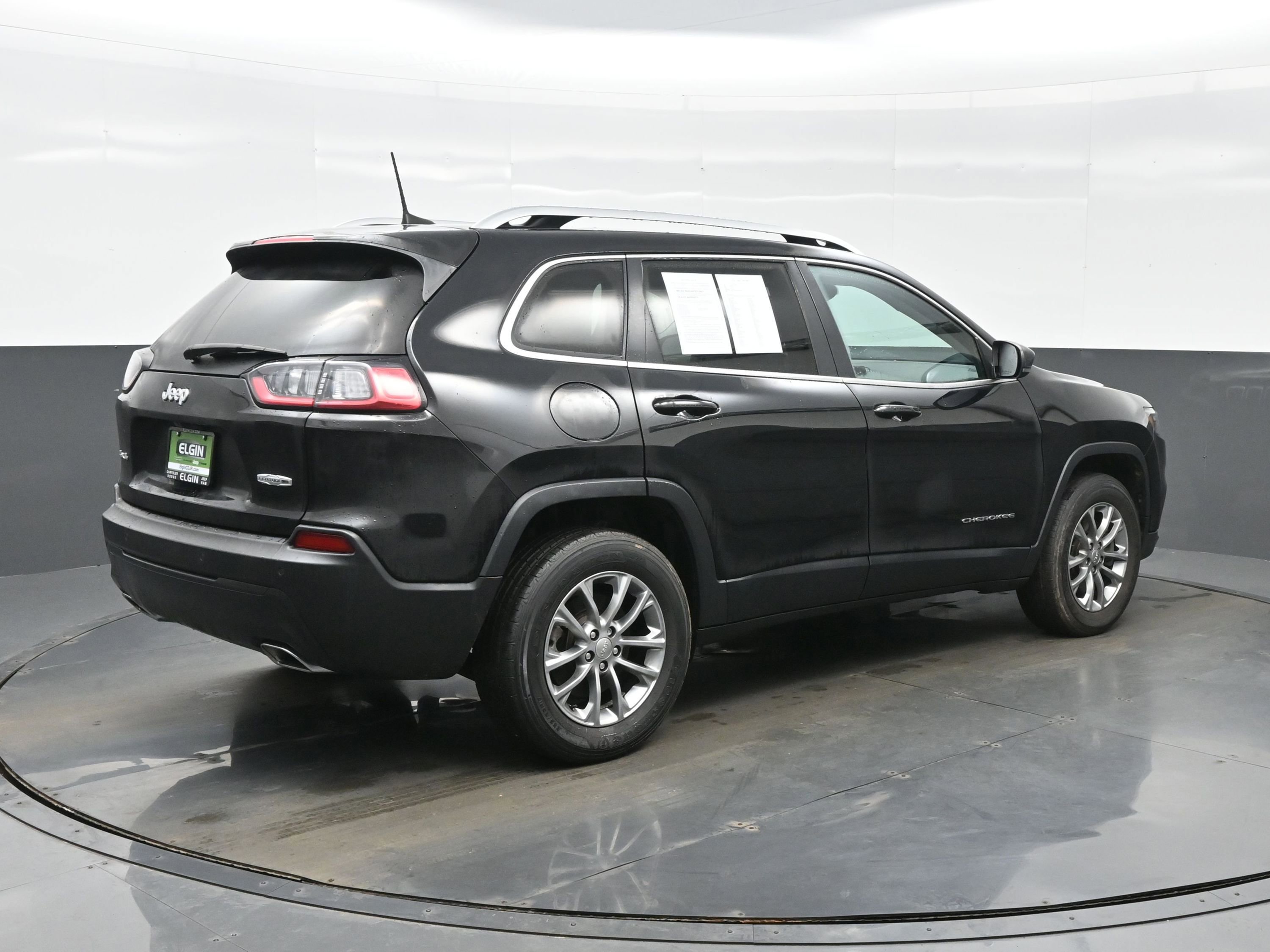Used 2021 Jeep Cherokee Latitude Lux w/ Mopar Interior Package image 6