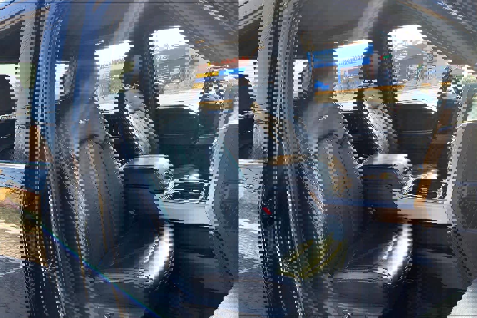 Used 2022 Ford F250 Platinum w/ FX4 Off-Road Package image 8