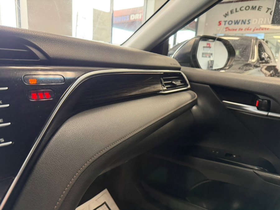 Used 2018 Toyota Camry LE FWD image 33