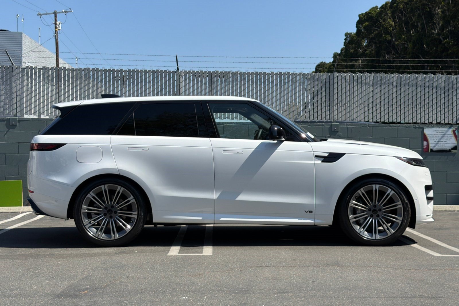 New 2026 Land Rover Range Rover Sport Dynamic SE AWD/4WD image 8
