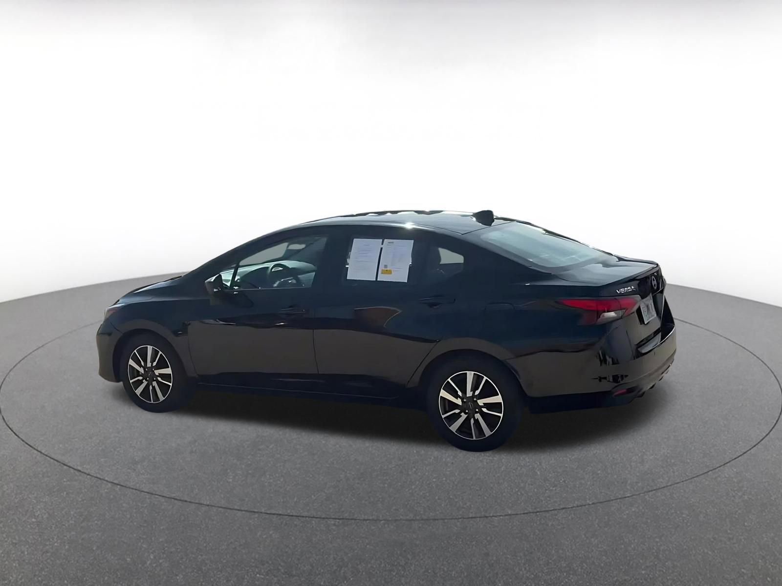 Used 2025 Nissan Versa SV image 9