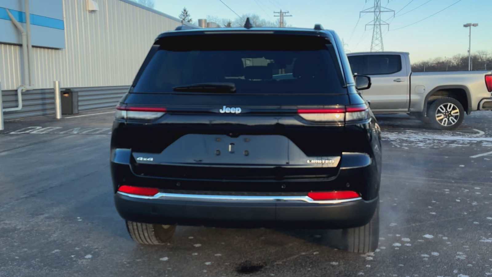 Used 2023 Jeep Grand Cherokee Limited image 3