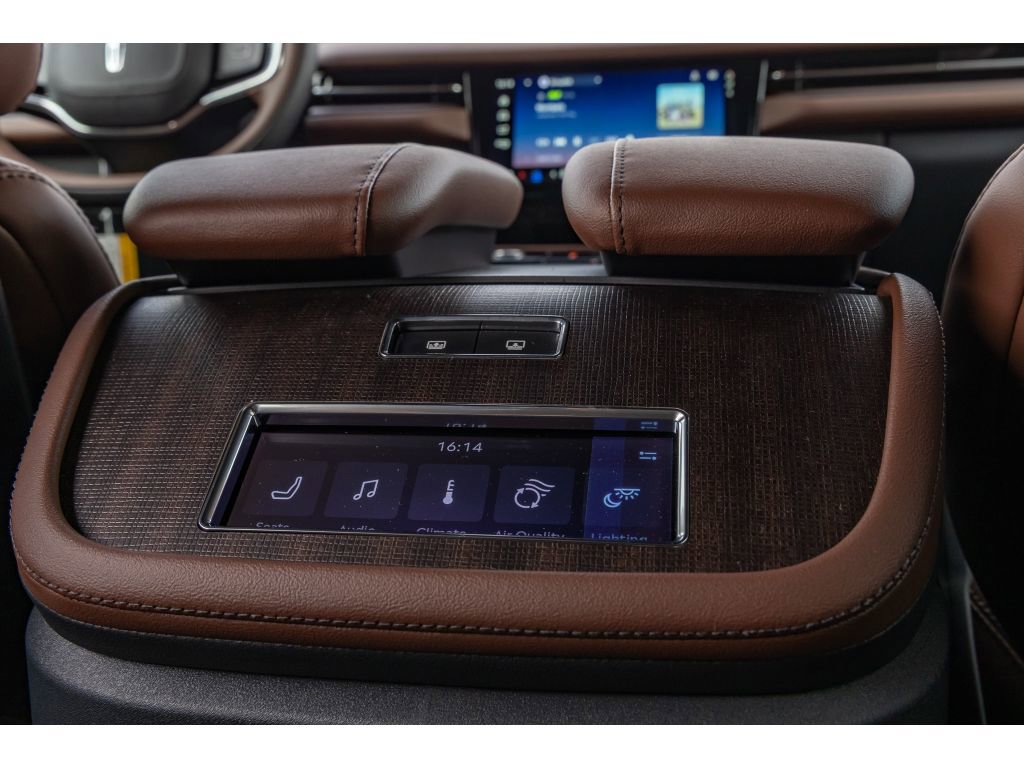 Used 2025 Lincoln Navigator L Reserve image 14