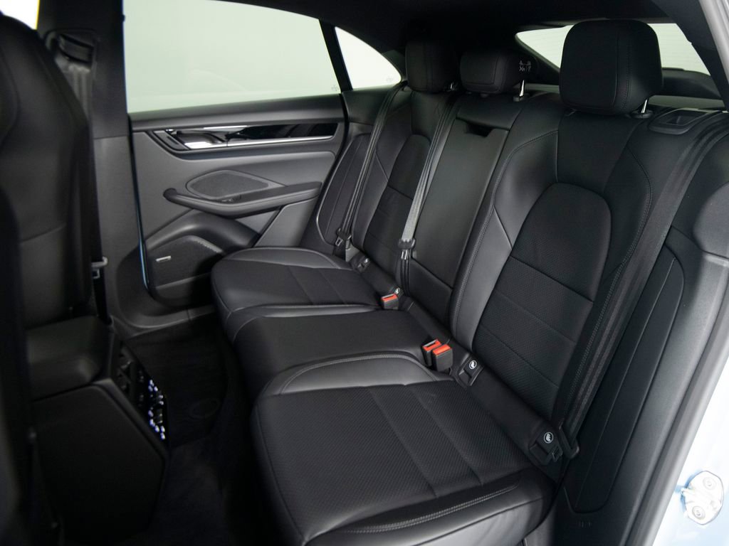 New 2026 Porsche Macan 4 Electric image 37