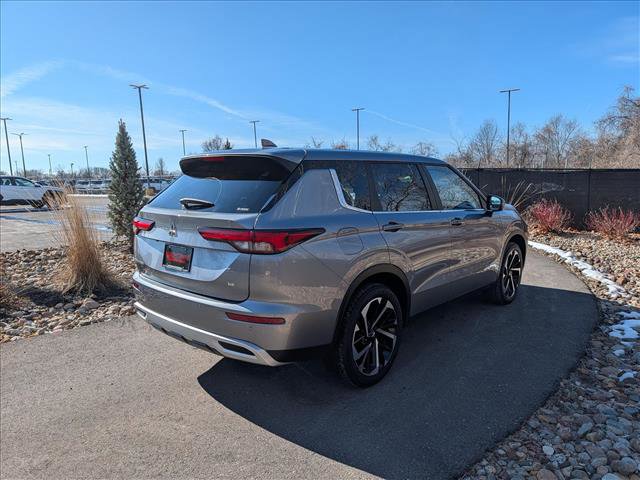 Used 2024 Mitsubishi Outlander SE image 5