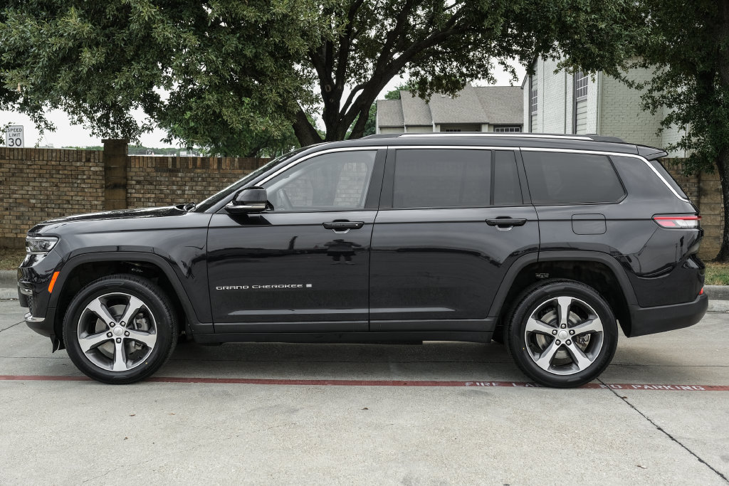 Used 2023 Jeep Grand Cherokee L Limited AWD/4WD image 20