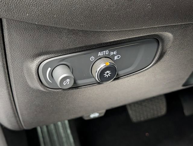 Used 2023 Chevrolet Equinox LT image 15