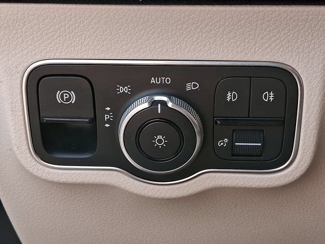 Used 2024 Mercedes-Benz GLB 250 4MATIC image 32