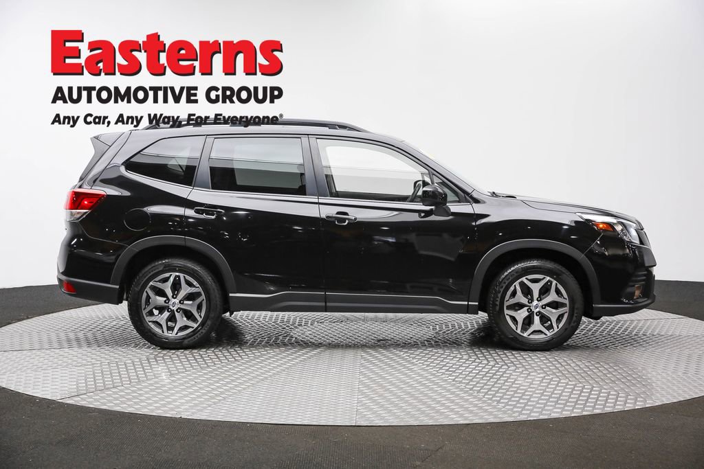 Used 2023 Subaru Forester Premium image 4