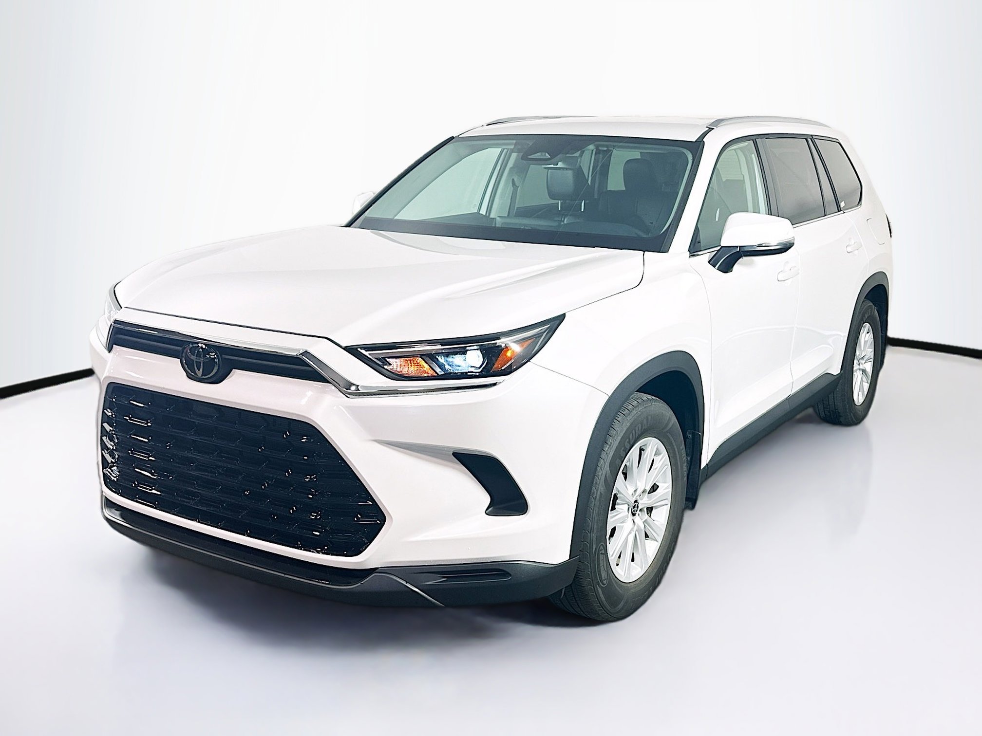 Used 2024 Toyota Grand Highlander XLE image 3