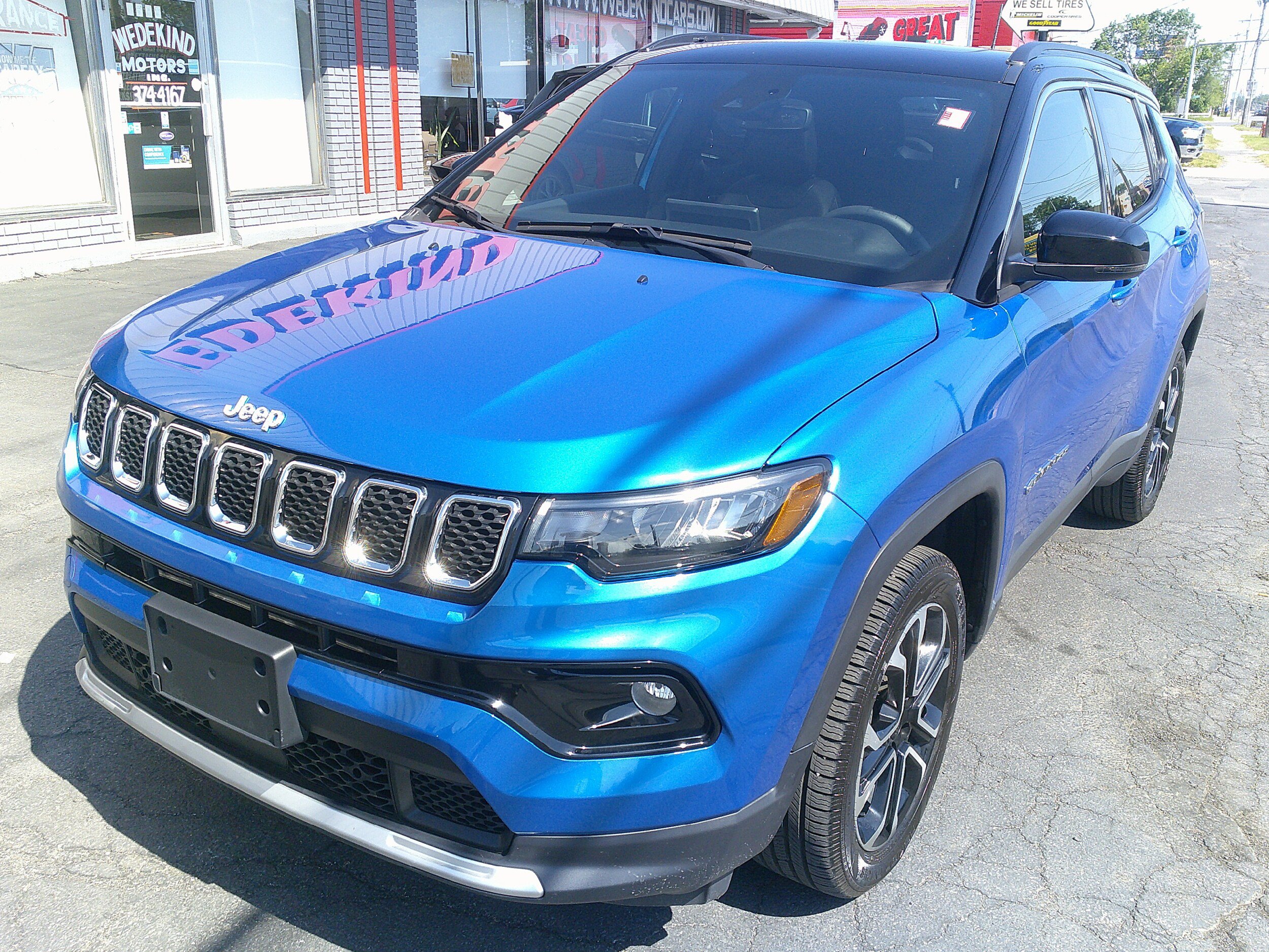 Used 2023 Jeep Compass Limited w/ Sun and Sound Group AWD/4WD image 13