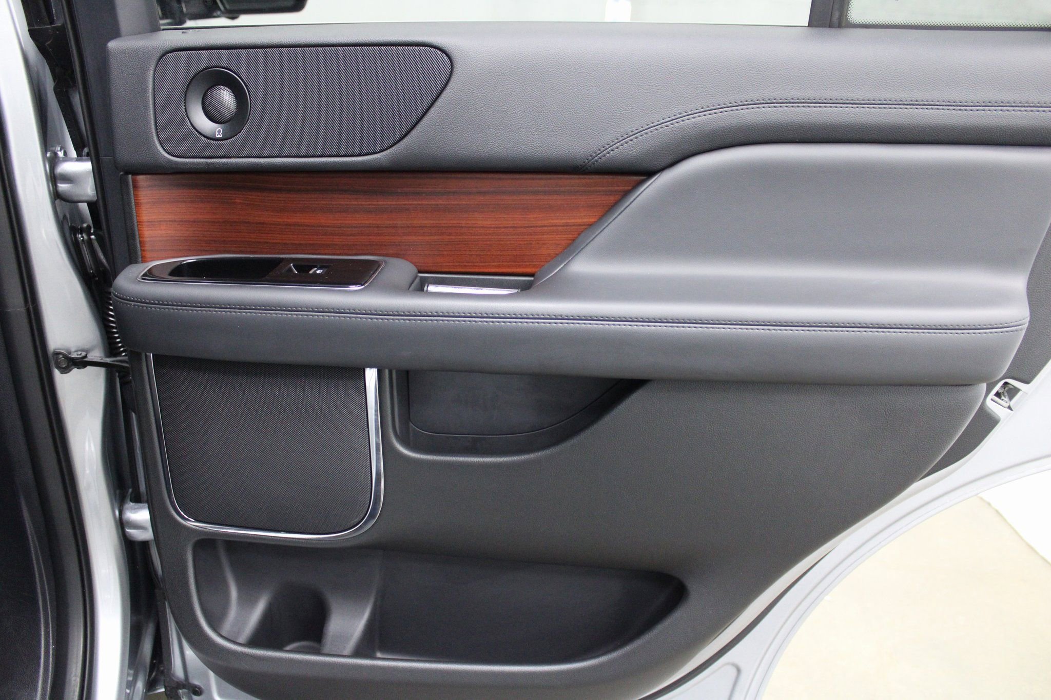 Used 2023 Lincoln Navigator Reserve image 25