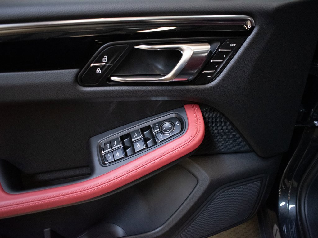 New 2026 Porsche Macan image 19