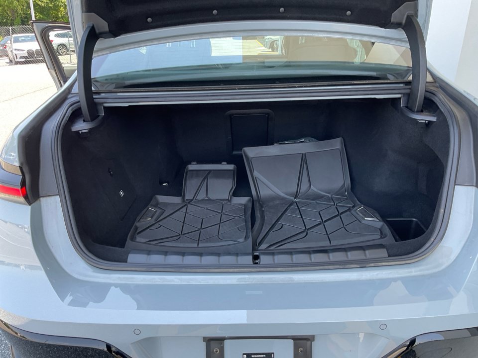 Certified 2024 BMW i7 eDrive50 w/ M Sport Package RWD image 15
