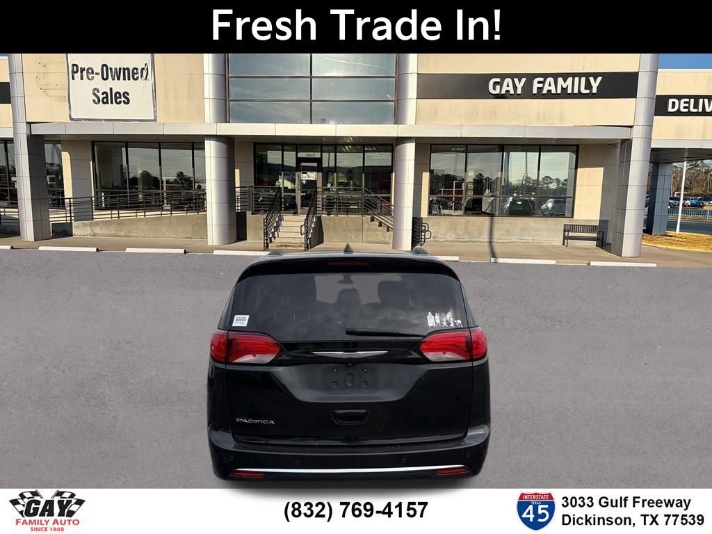 Used 2017 Chrysler Pacifica Touring-L FWD image 8