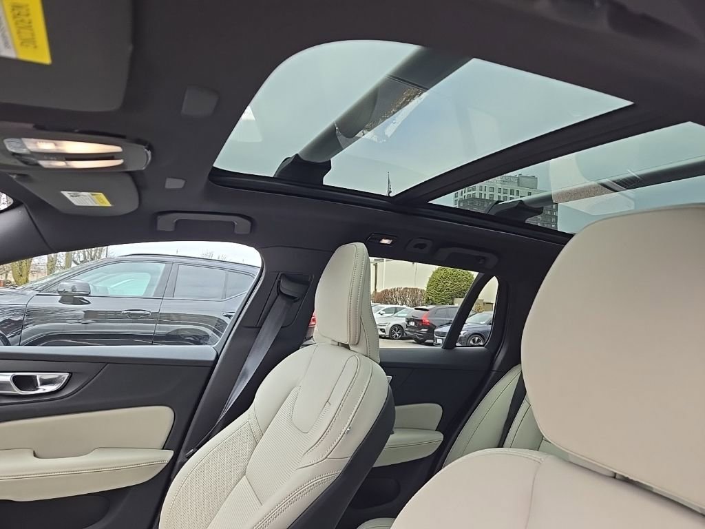 Certified 2024 Volvo V60 B5 Cross Country Ultimate image 17