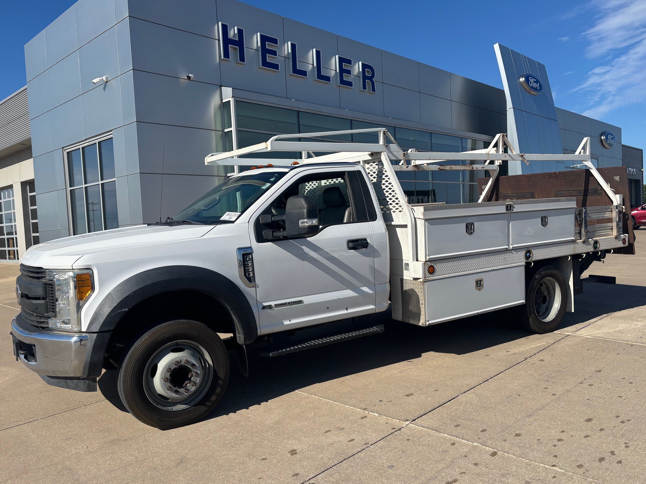 Used 2017 Ford F550 2WD Regular Cab Super Duty image 3