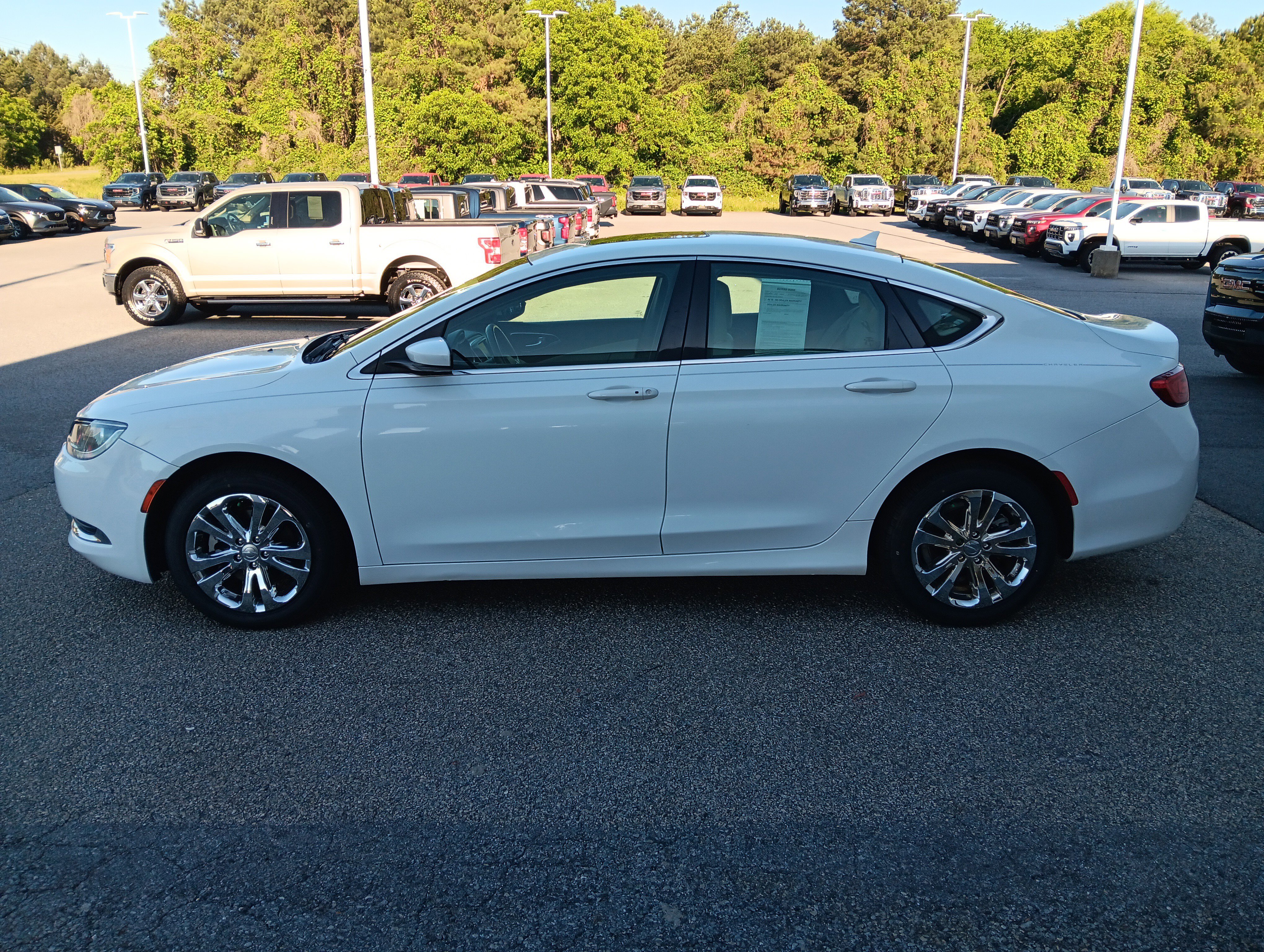 Used 2016 Chrysler 200 Limited w/ Anniversary Edition FWD image 3