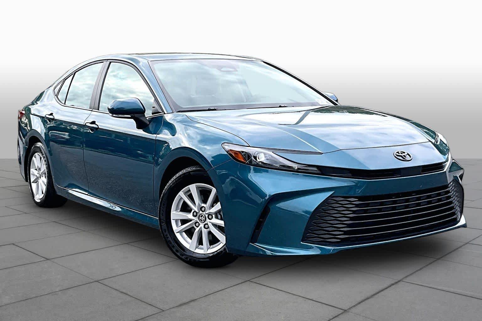 Used 2025 Toyota Camry LE FWD image 3