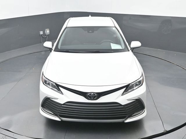 Used 2021 Toyota Camry LE image 30