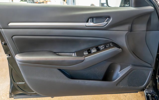 Certified 2025 Nissan Altima 2.5 SR image 13