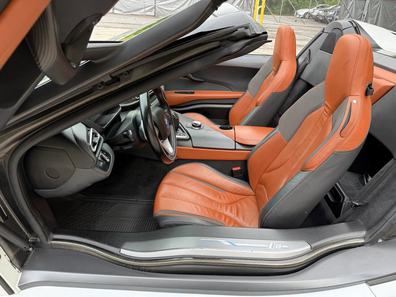 Used 2019 BMW i8 Roadster AWD/4WD image 24