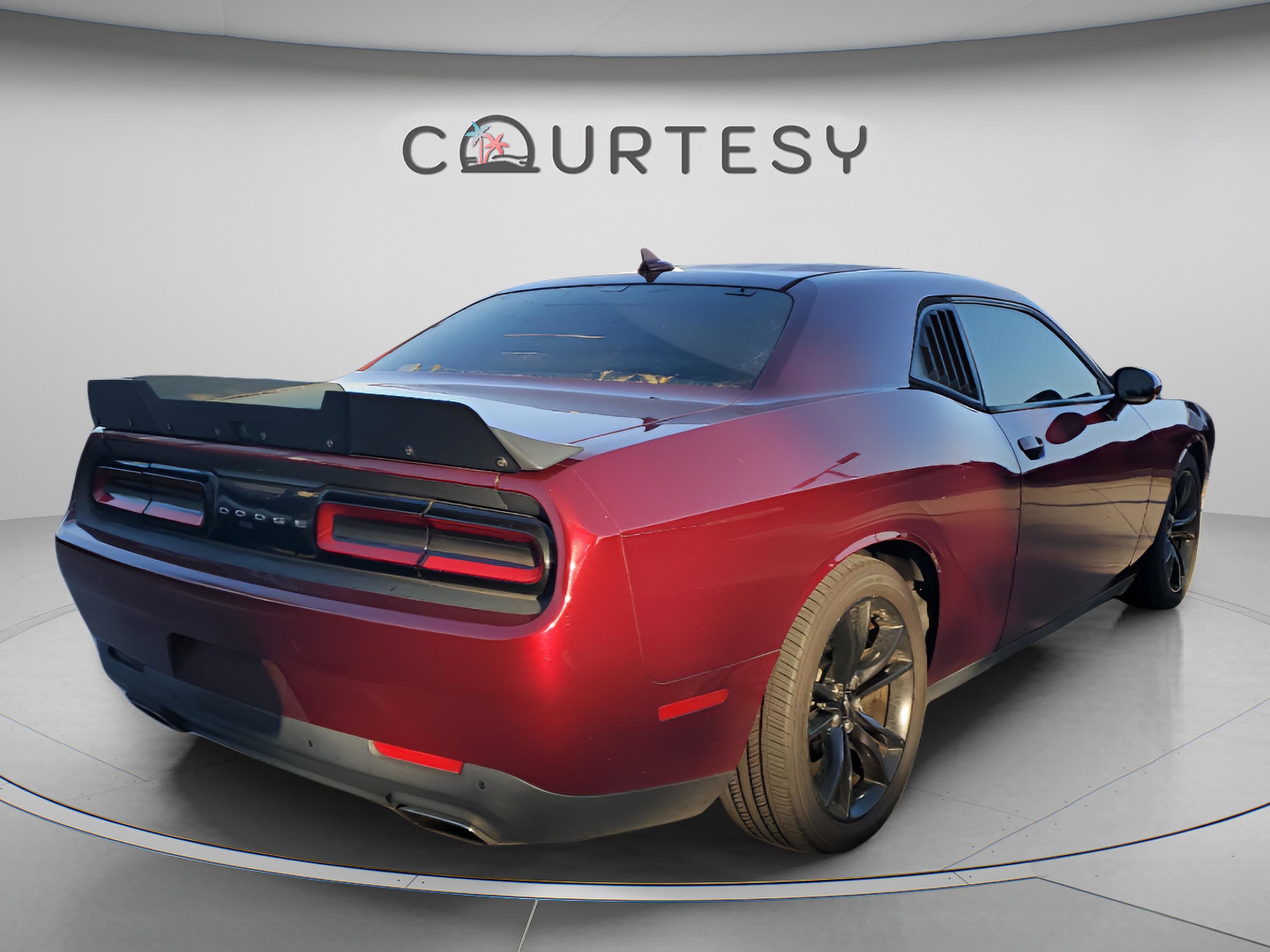 Used 2018 Dodge Challenger SXT Plus image 3