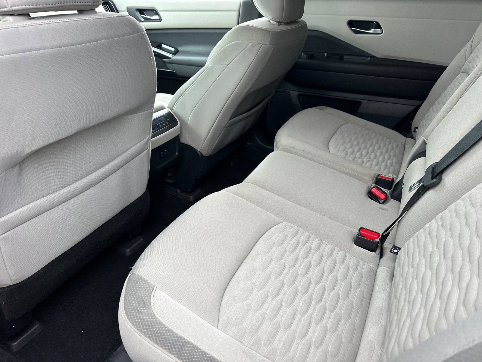 Used 2022 Nissan Pathfinder SV FWD image 11