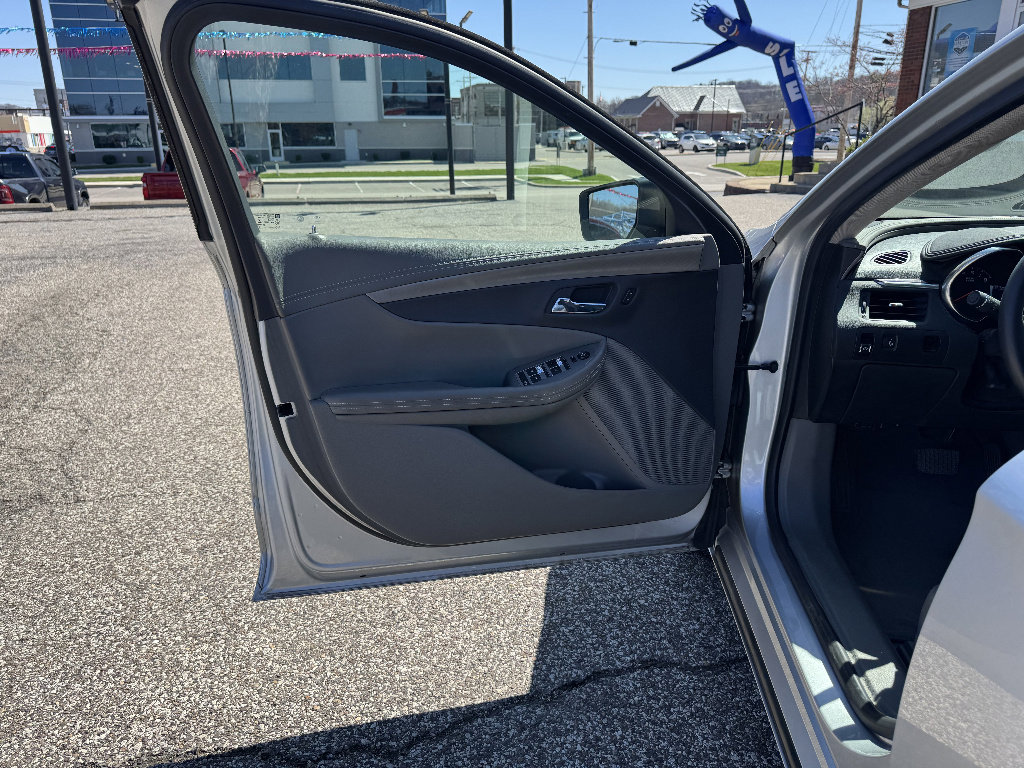 Used 2017 Chevrolet Impala LS image 23