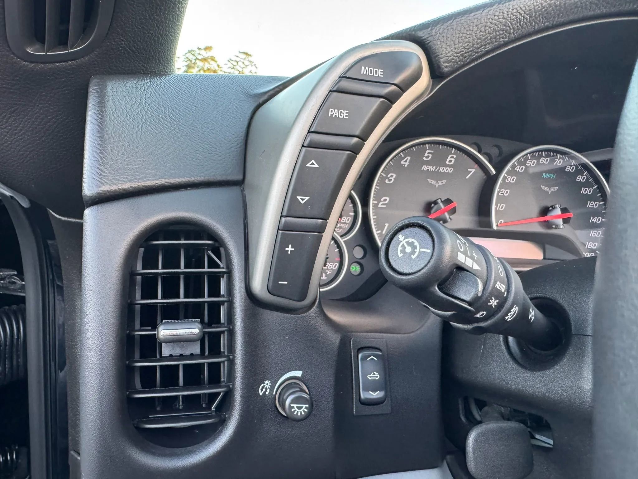 Used 2005 Chevrolet Corvette Convertible 2D w/ Preferred Equipment Group RWD image 28