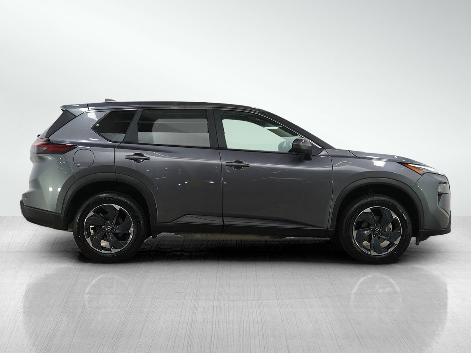 Used 2025 Nissan Rogue SV image 6