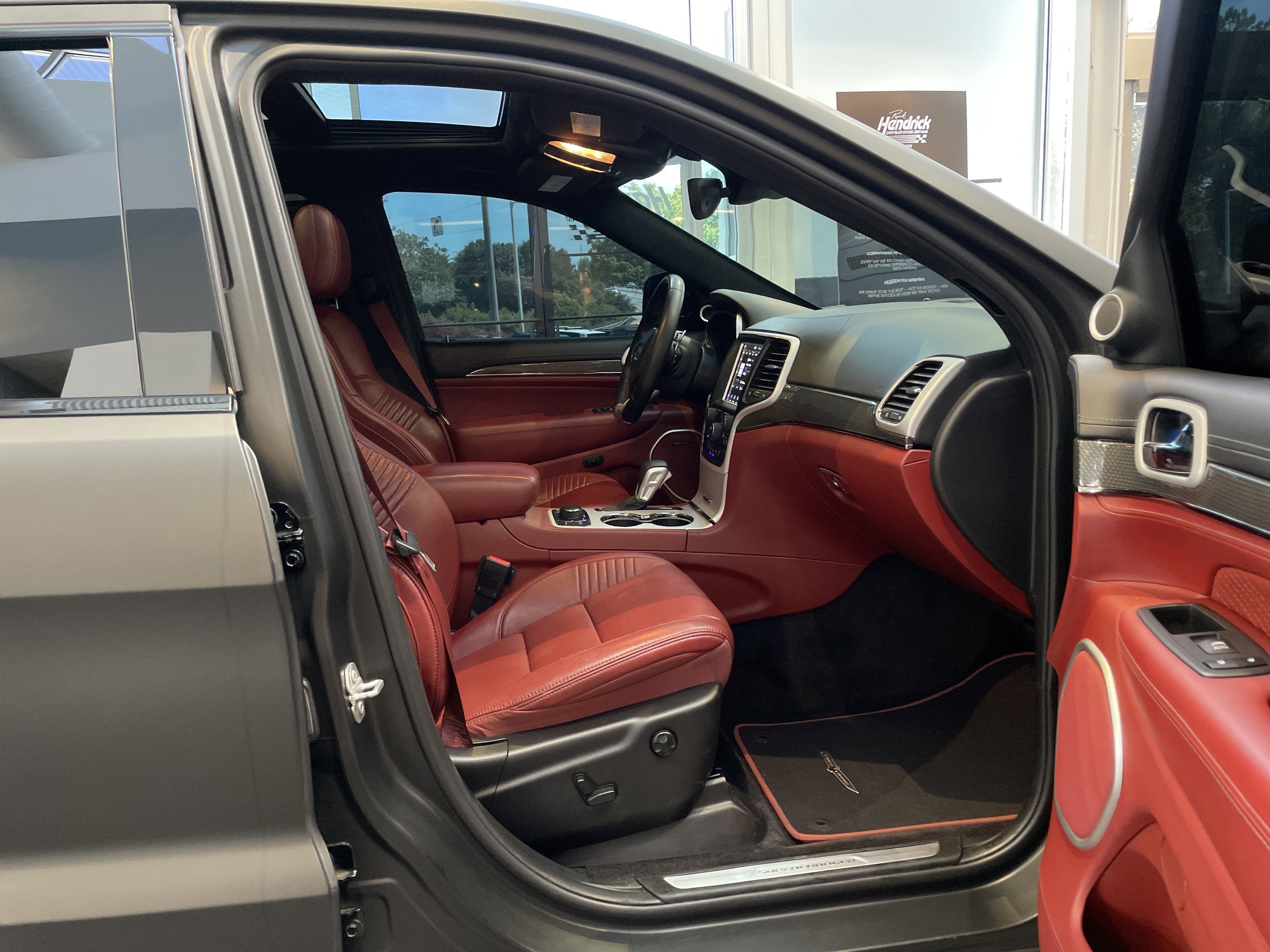 Used 2018 Jeep Grand Cherokee Trackhawk AWD/4WD image 38