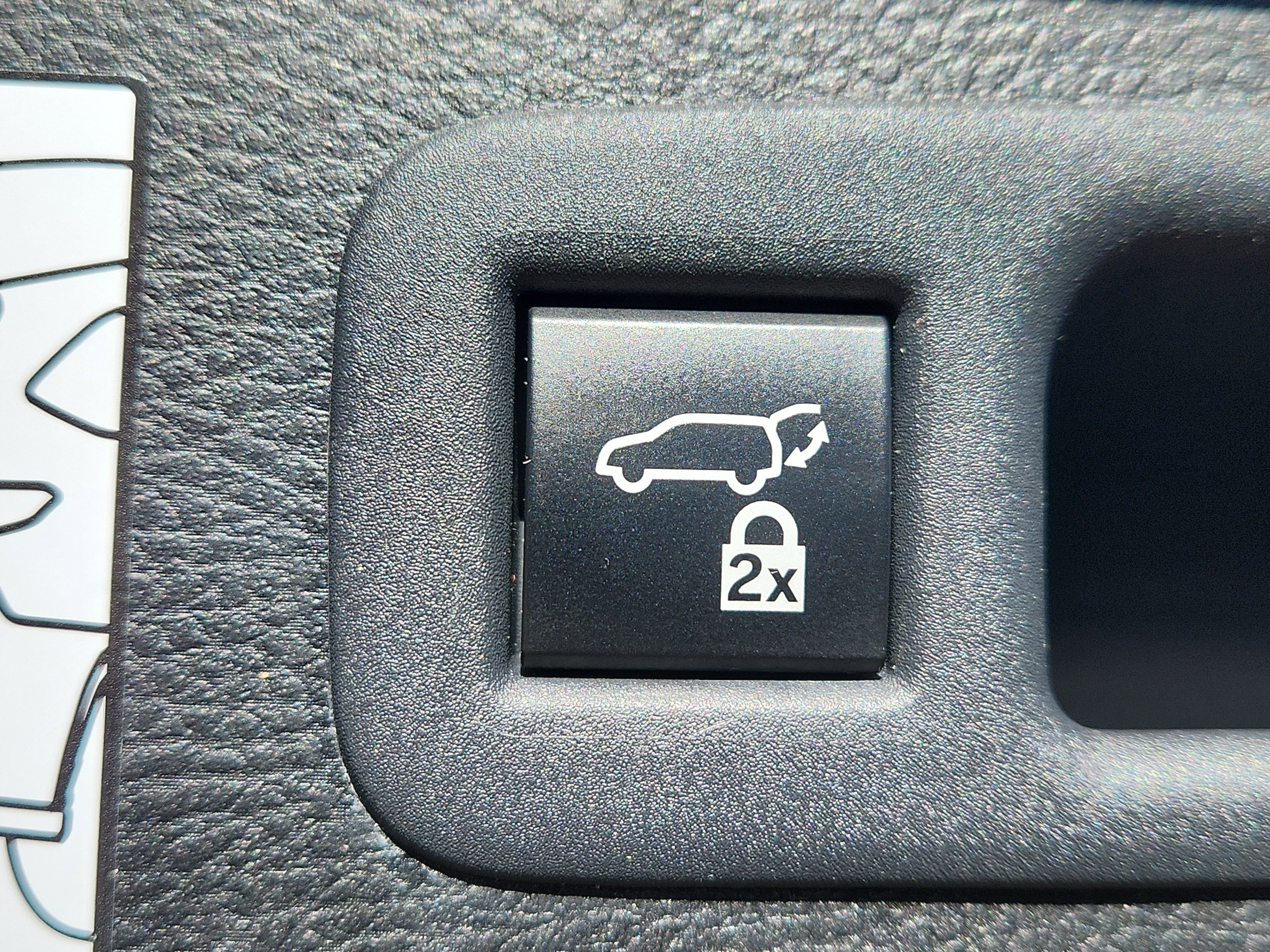 Certified 2022 Toyota Sienna XSE AWD/4WD image 27