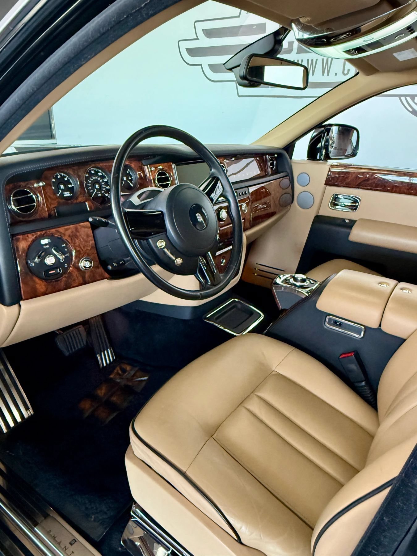 Used 2015 Rolls-Royce Phantom Sedan RWD image 14