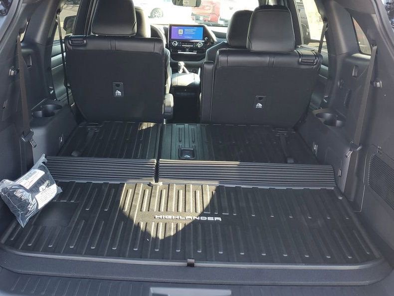 New 2026 Toyota Highlander XSE image 33