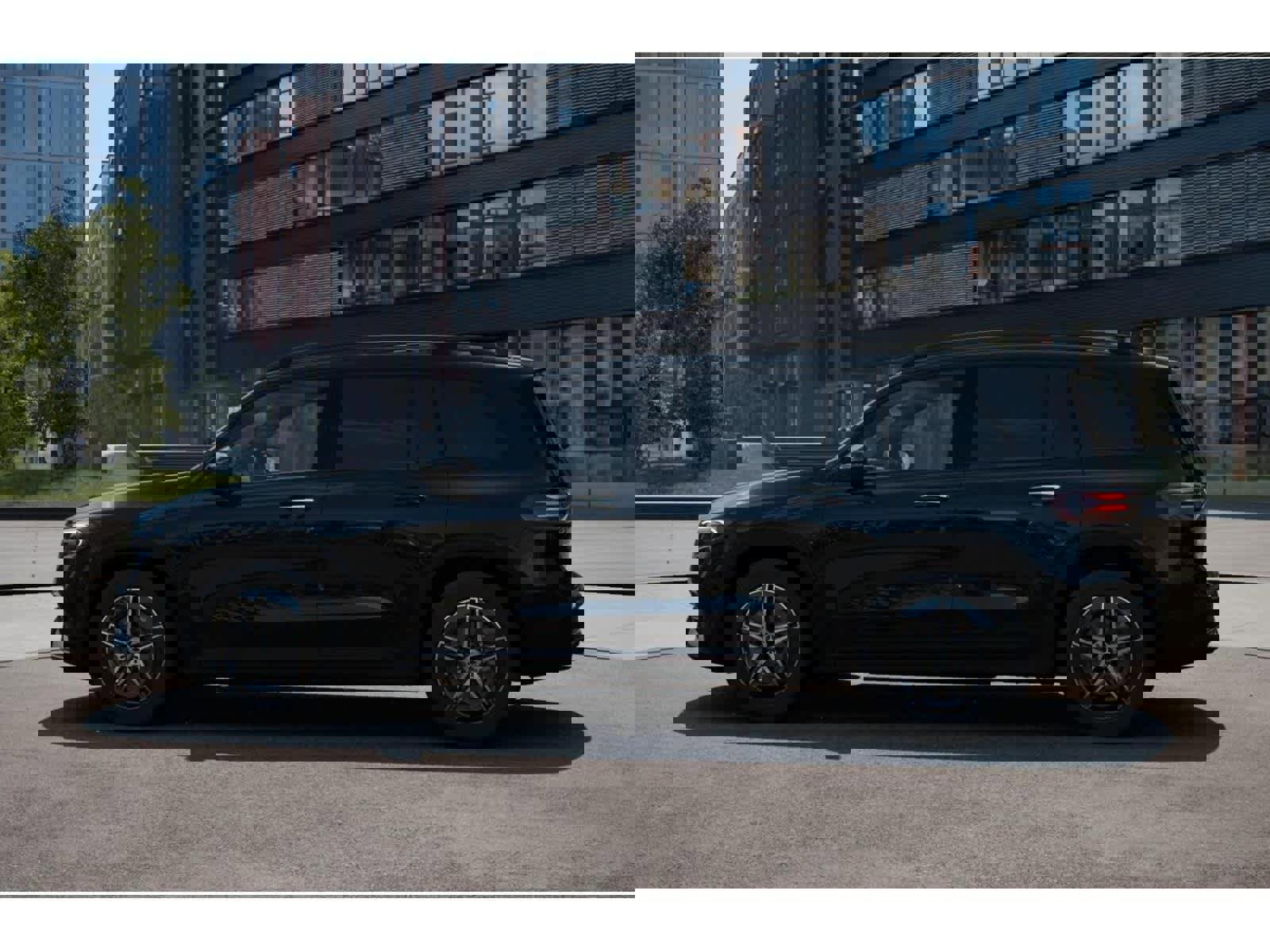 Used 2024 Mercedes-Benz EQB 300 4MATIC image 32