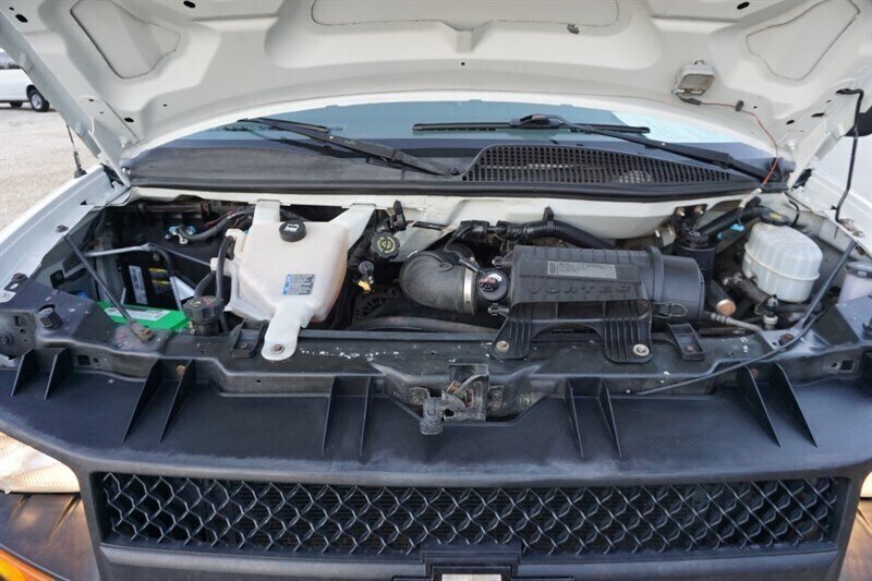 Used 2010 Chevrolet Express 1500 RWD image 32