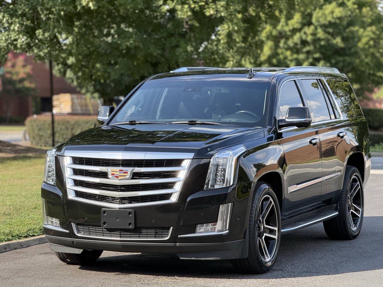 Used 2020 Cadillac Escalade Luxury AWD/4WD image 3