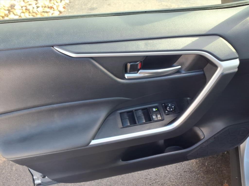 Used 2021 Toyota RAV4 XLE image 8