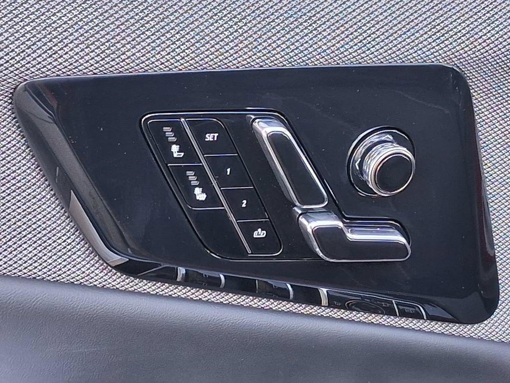 New 2026 Cadillac Optiq Sport 1 w/ LPO, ONYX Package RWD image 20