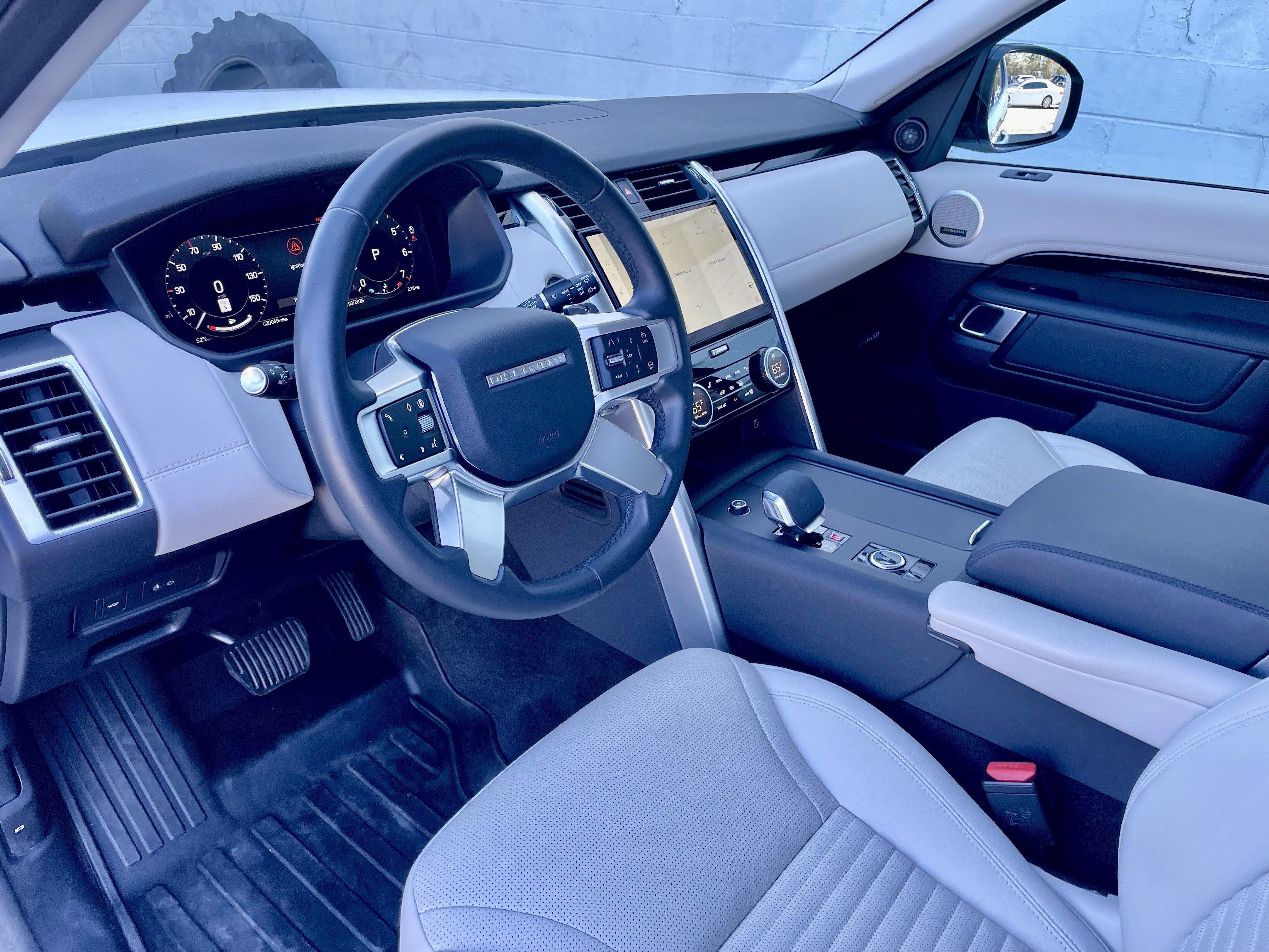 Certified 2024 Land Rover Discovery S image 13