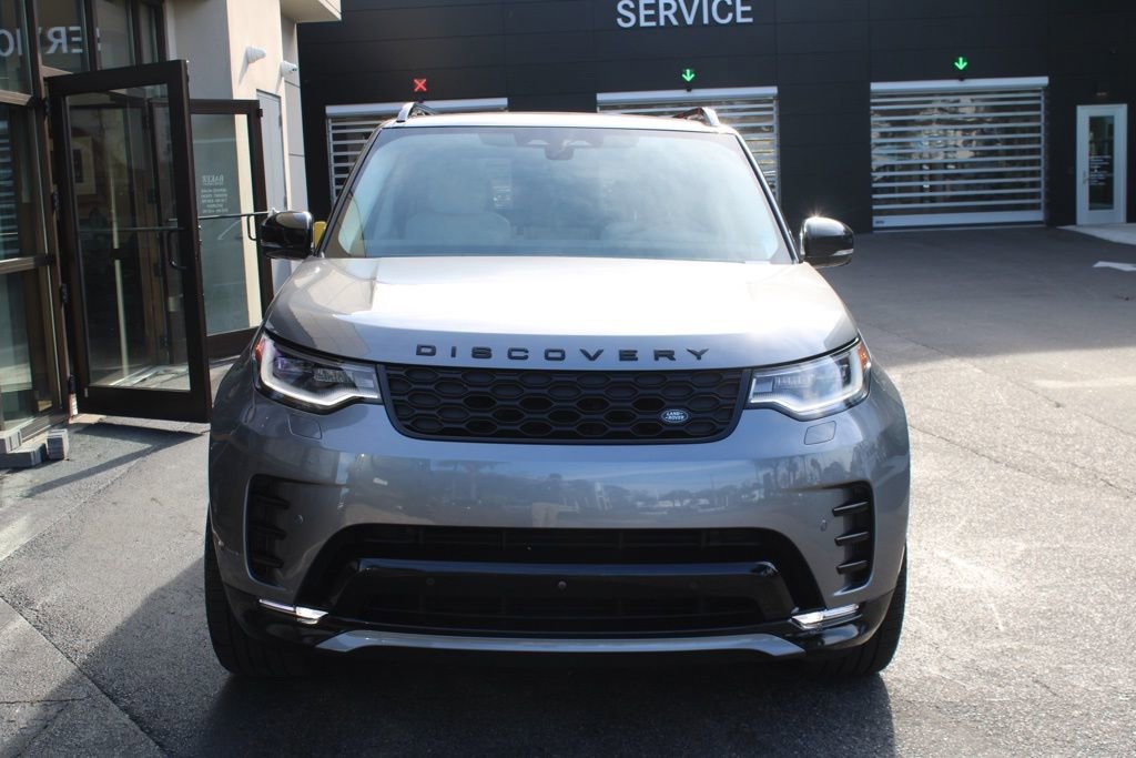 Certified 2025 Land Rover Discovery Dynamic SE image 3